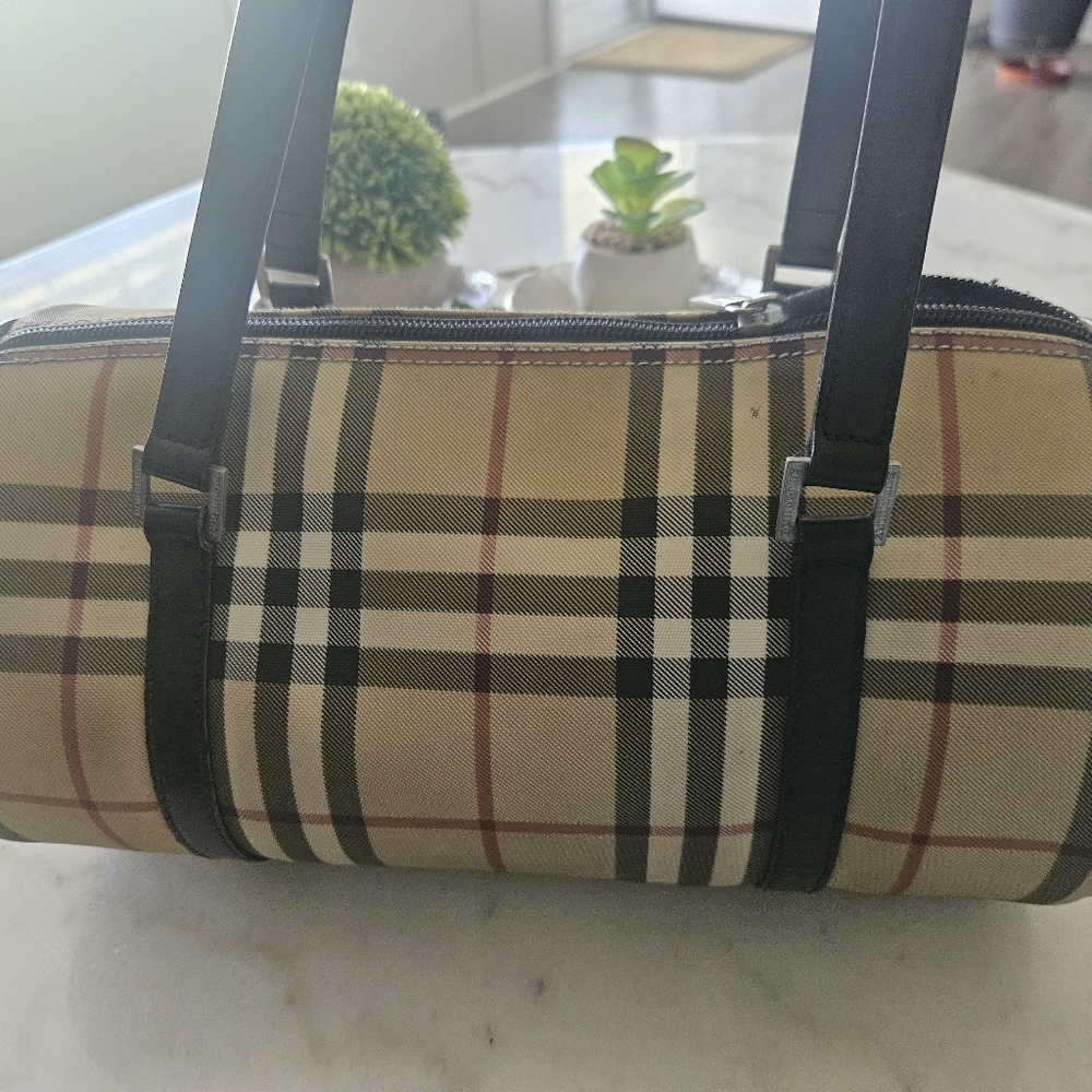 Stylish BURBERRY PURSE